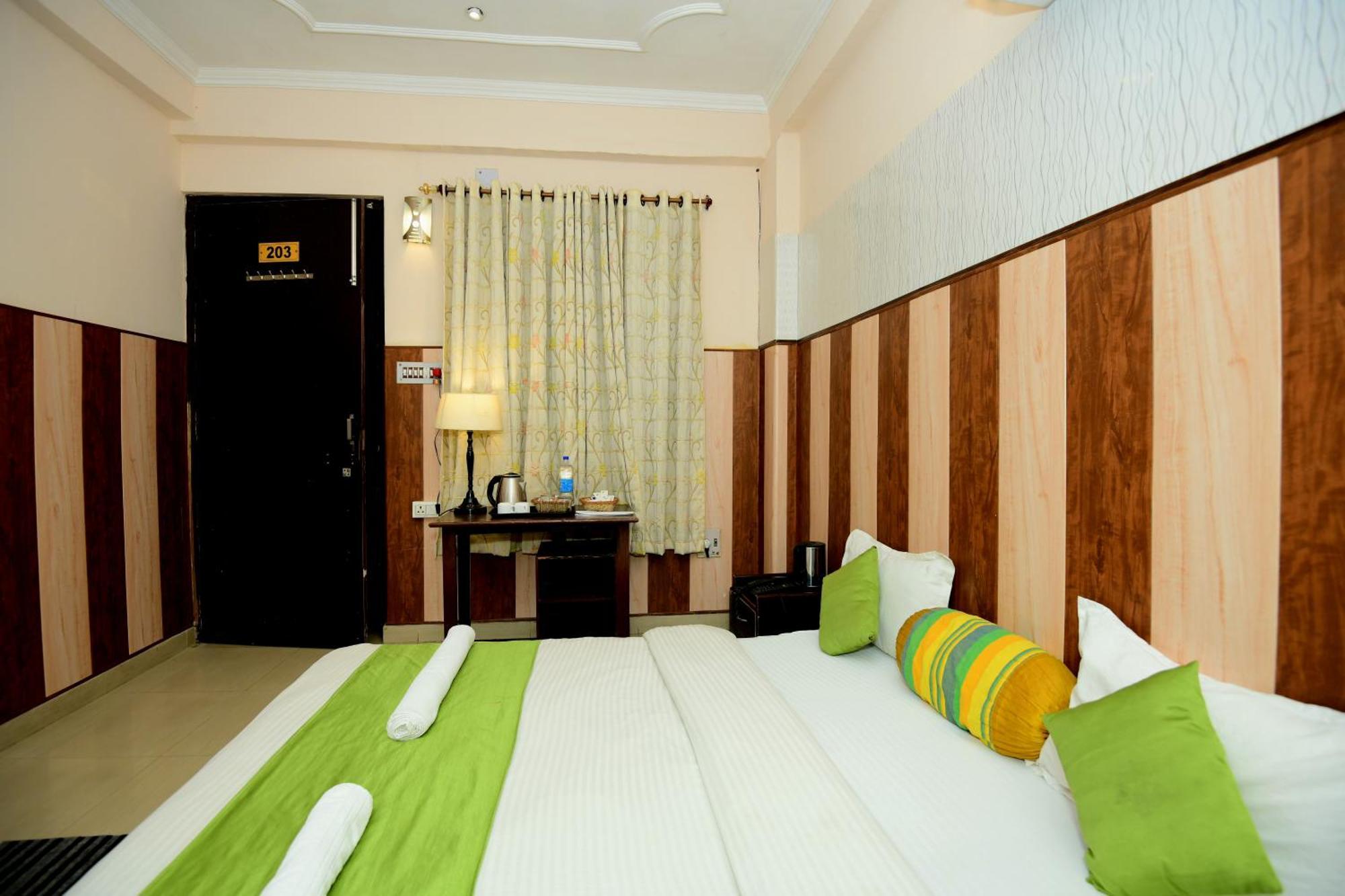 Ap Palace Hotel, Ayodhya Exterior photo